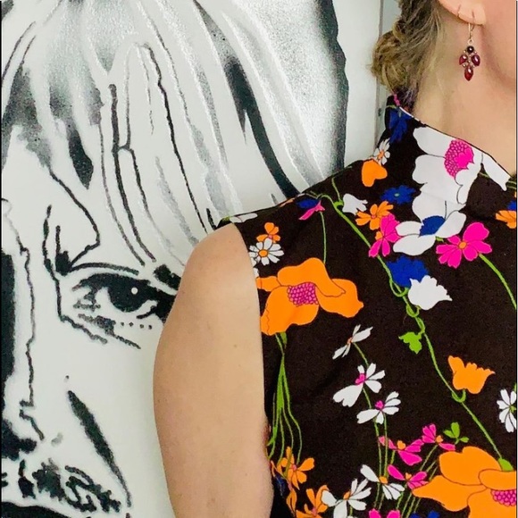 Genuine 60’s Top 🌸 Sleeveless🌸Gorgeous Dark Brown w/ Colorful Flowers🌸 - Picture 5 of 12